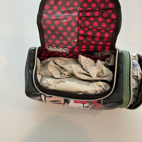 Nicole Lee USA Nikky contrast makeup - Picture 3 of 4